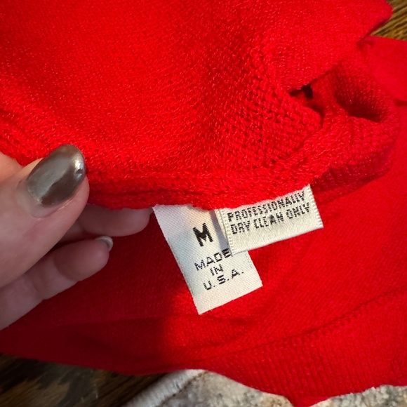 St. John Red Short-Sleeved Sweater Size M - Picture 6 of 7